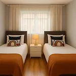 Rafiki Springs - Luxury 5-Bed Home In Milton Keynes