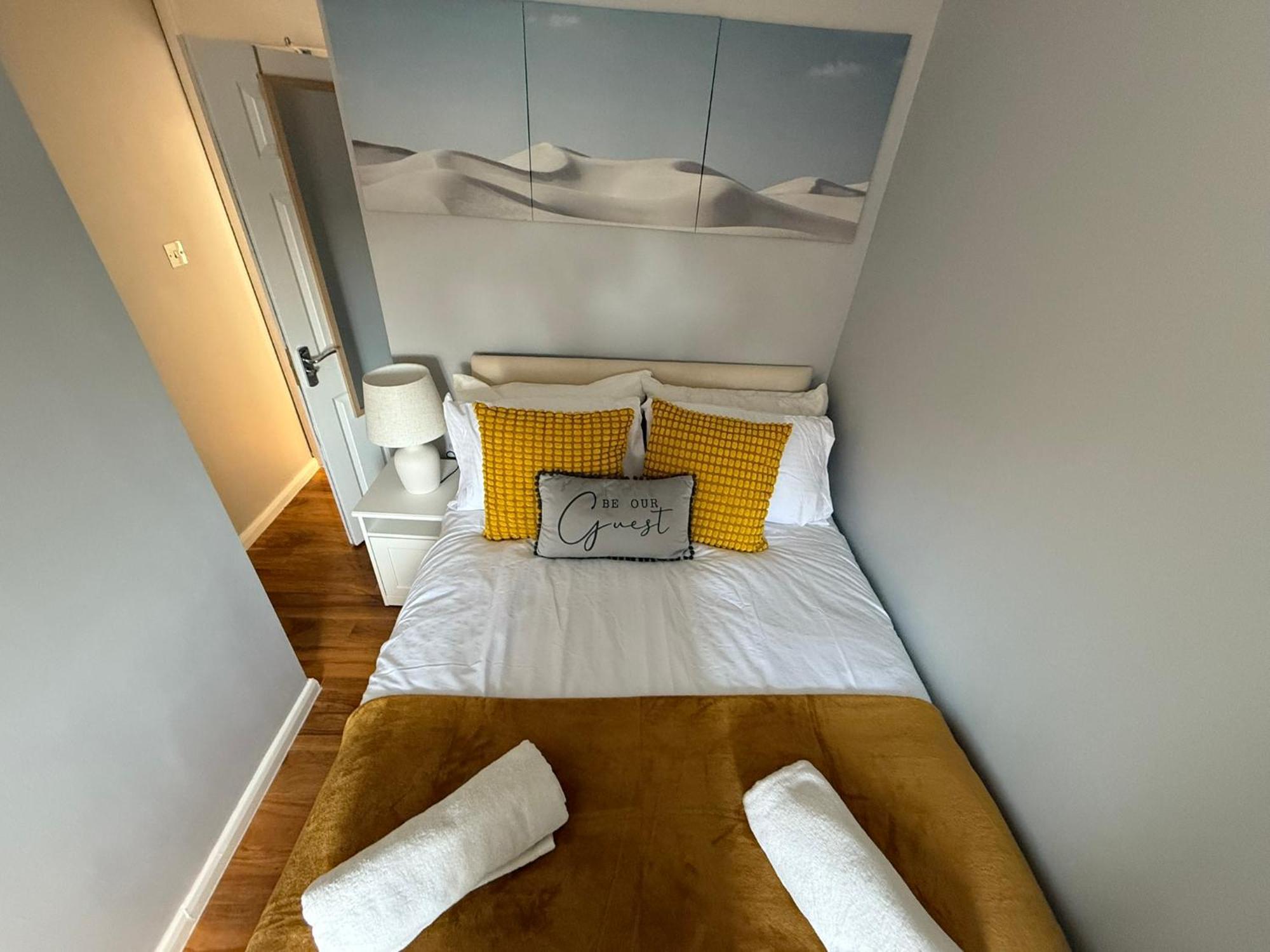 Rafiki Springs - Luxury 5-bed In Guest house Milton Keynes